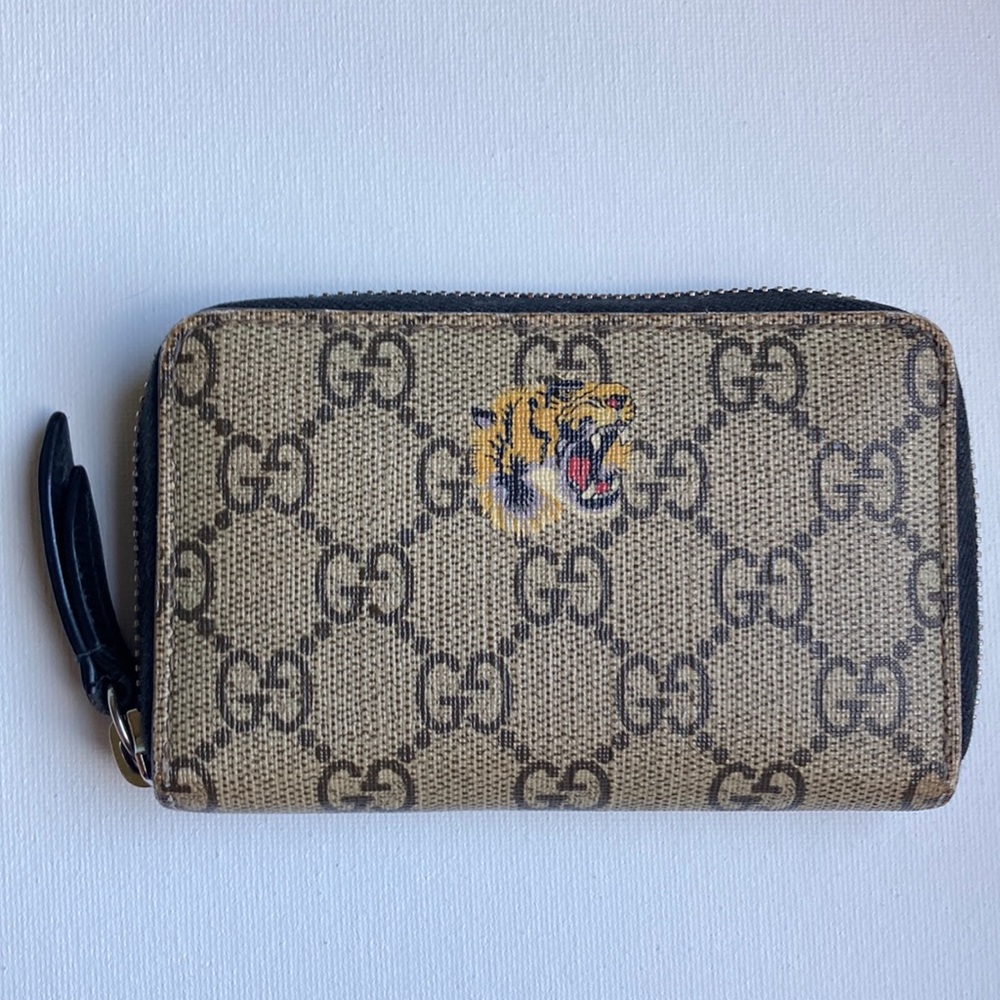 ***SOLD*** Gucci Rare Tiger Zipper Wallet Coin Purse